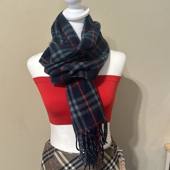 Burberrys of London Scarf - Picture 5 of 5